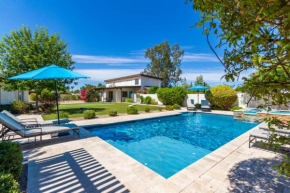 Charming Desert Villa & Casitas with Sportcourt & Pool